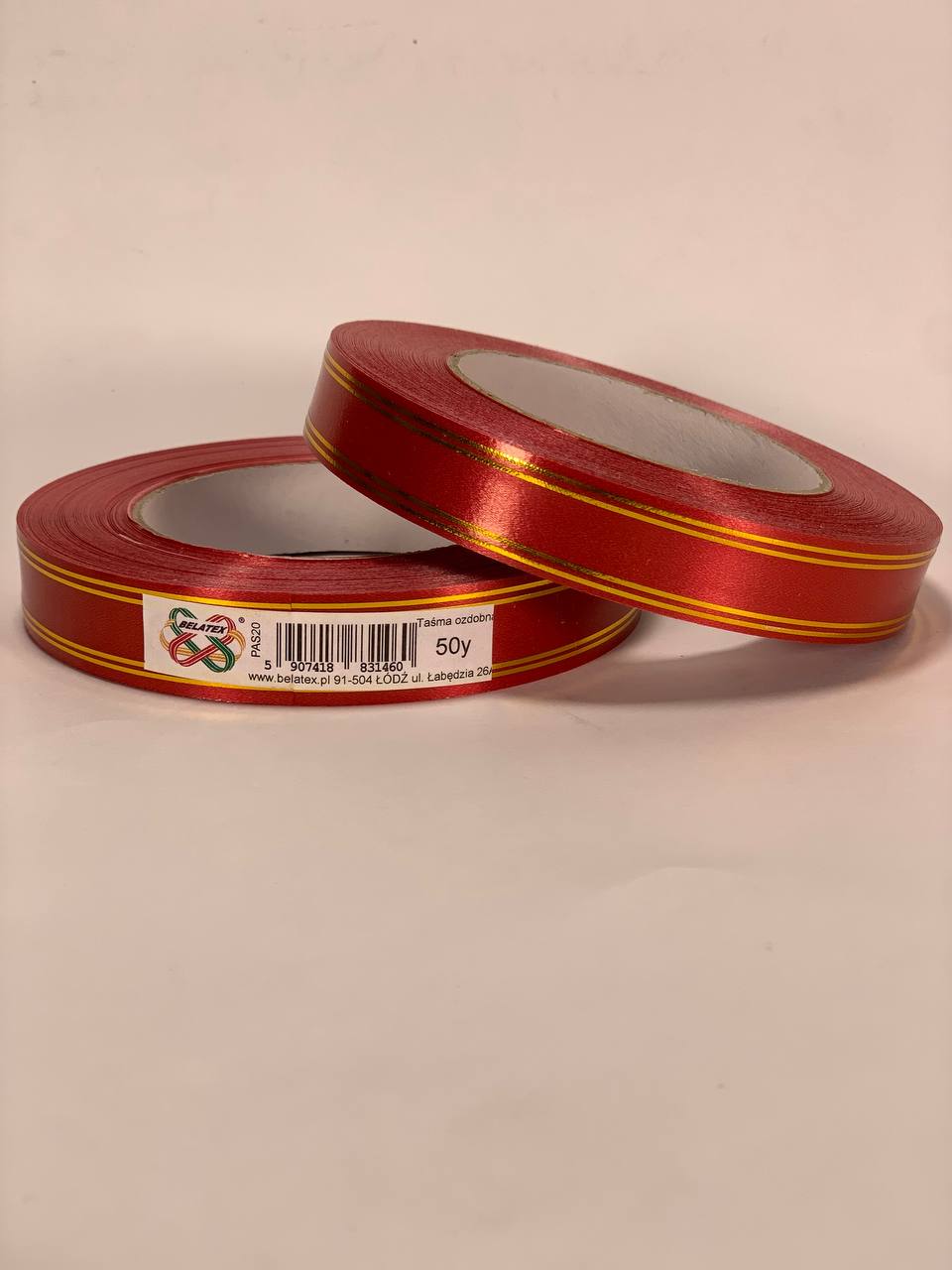 Стрічка пластикова 2см, 50 ярд, червона + 2 золоті смужки, BELATEX (PAS20 -2 red)