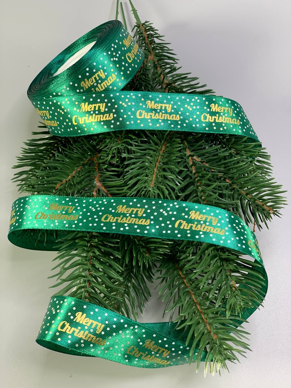 Лента атласная новогодняя зеленая 25мм Merry Christmas, 25 ярд Зеленый Unison (D13425 green)