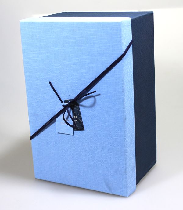 Коробка Y91335-17-2 подарункова прямокутна блакитна, 30.5x20x14,5cm, з ДЕФЕКТОМ (Y91335-17-2 №1)