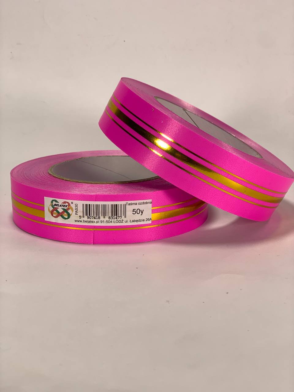 Лента пластиковая 3см, 50 ярд, розовая 3 золотых полосы, BELATEX (PAS30 -pink)