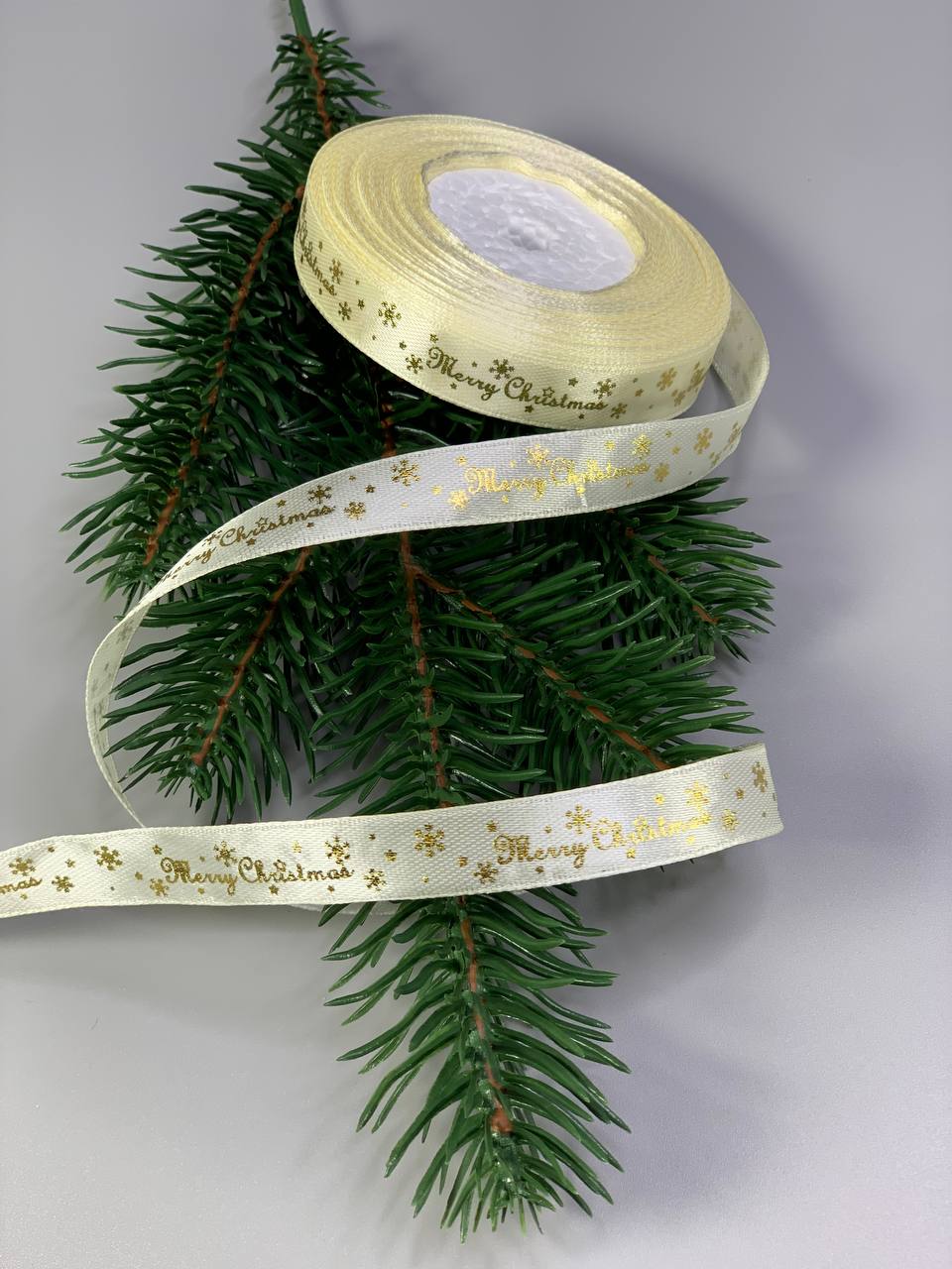 Лента атласная новогодняя Merry Christmas  12мм х 22м Белый Unison (D13212 milk)