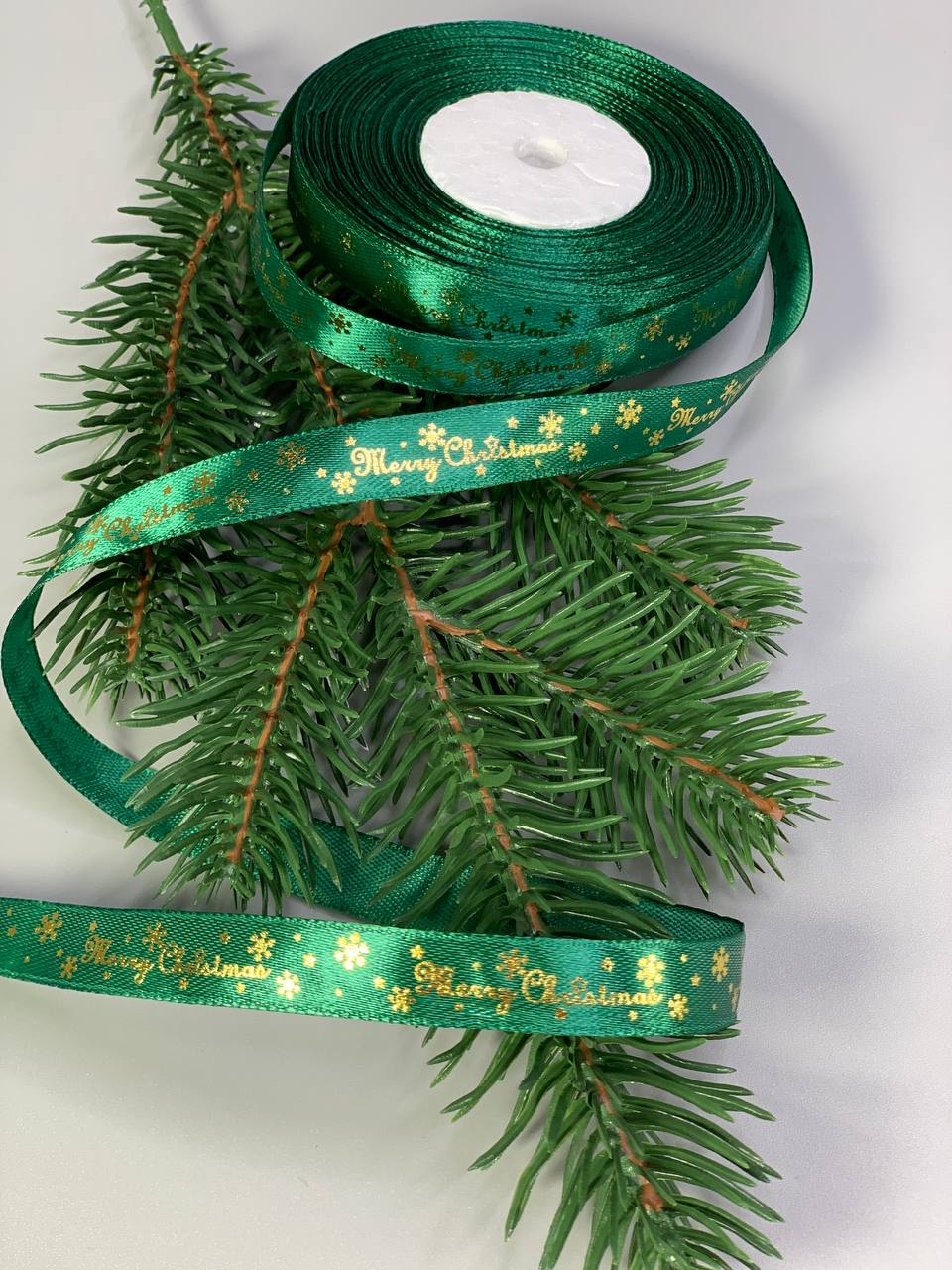 Лента атласная новогодняя Merry Christmas 12мм х 22м Зеленый Unison (D13212 green)