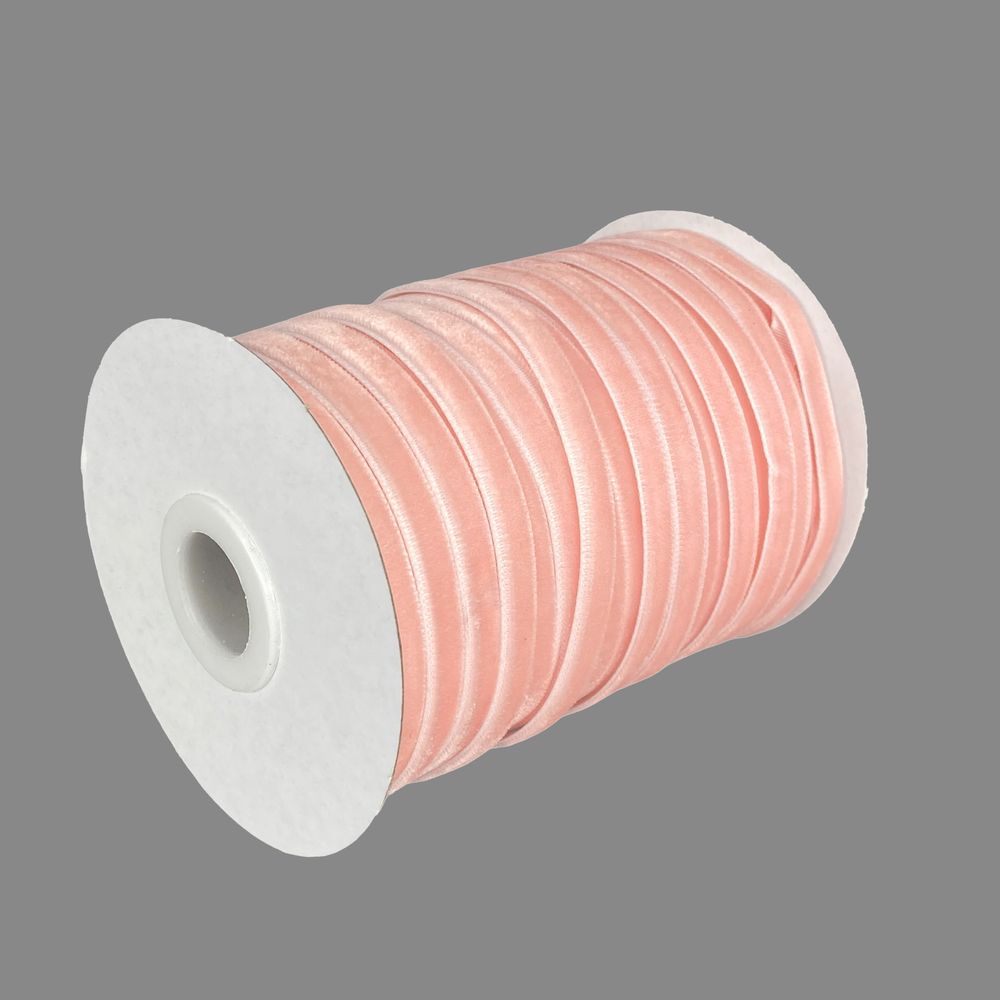 Оксамитова стрічка 0,6 см х 50 ярдів (D00806- C 05)