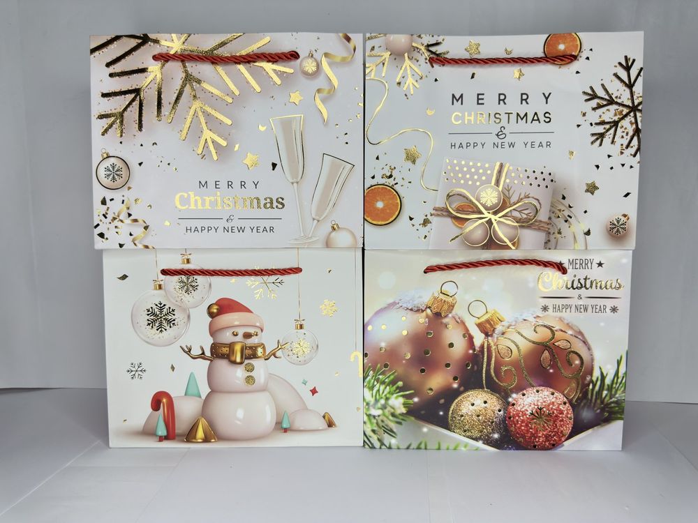 Пакет подарунковий  новорічний, 4 дизайни, 210g , 26 х 32 х 12см (263212 Happy New Year)