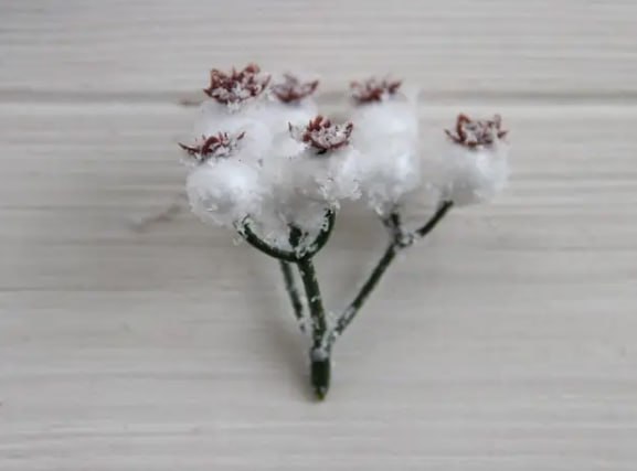 Декоративна гілочка засніженої шипшини, 7-8см Білий Unison (C30202)