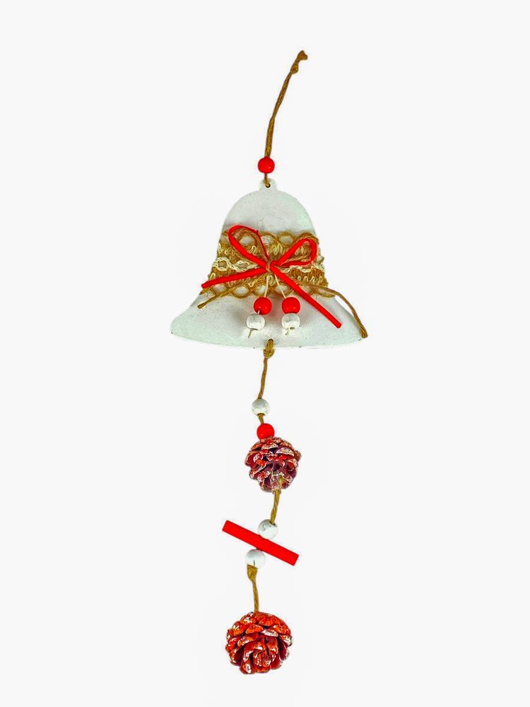 Деревʼяна підвіска дзвіночок білий з шишками 12 х 12 см (L00410.3)