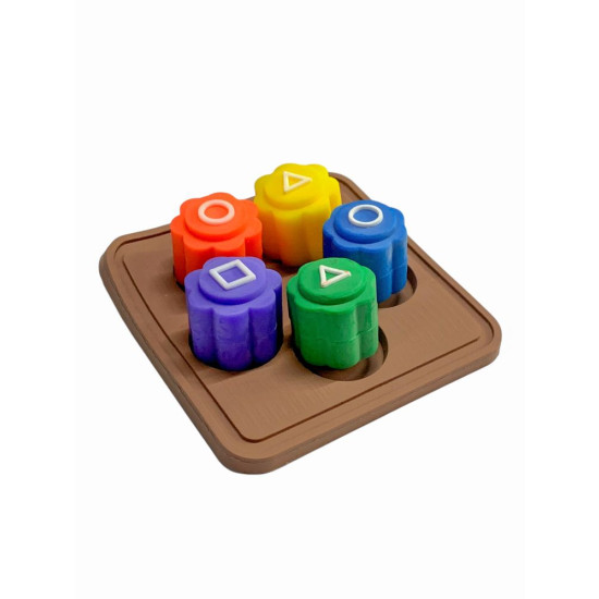 Настольная игра Гонги Игра кальмара кубики 7 х 7см(квадрат) , кубики Ø1,8см, h-2см (Gs-3)