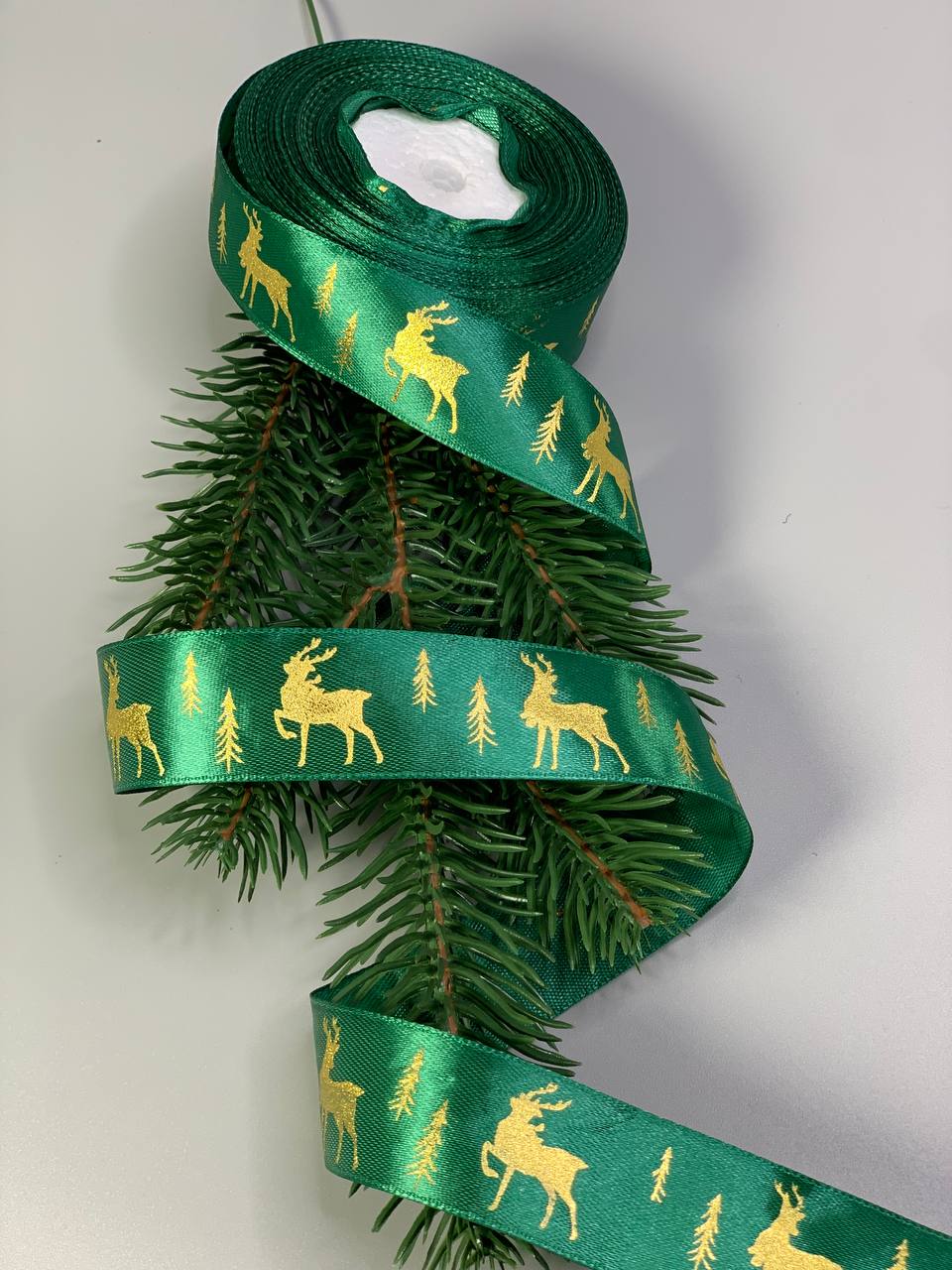 Стрічка атласна новорічна зелена 25мм , 25 ярд Зелений Unison (D13325 green)