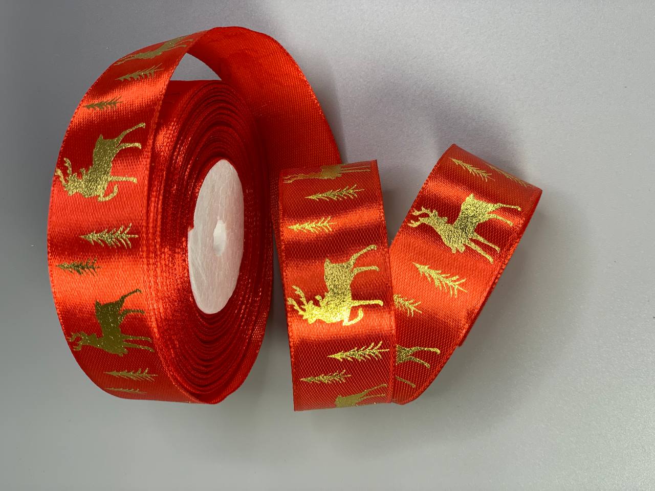 Стрічка атласна новорічна 25мм х 22м Червоний Unison (D13325 red)