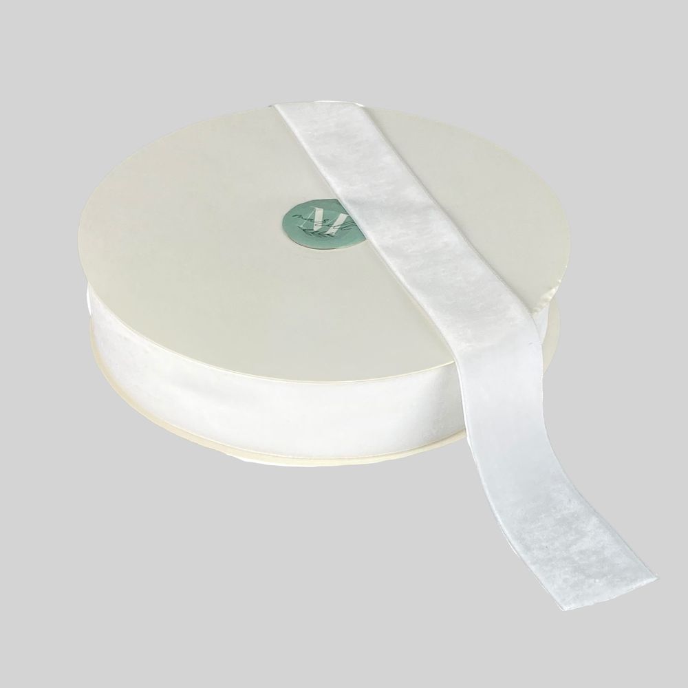 Оксамитова стрічка  4 см (±5мм) х 30 ярдів Білий Marill (D00840- С01  white)