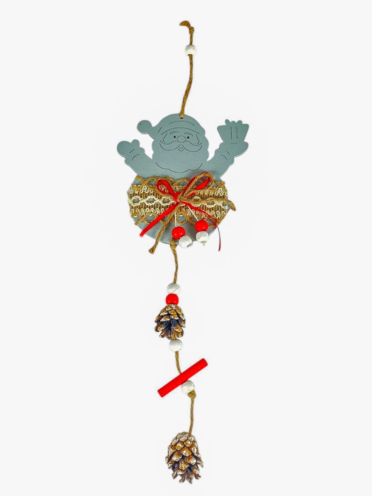 Деревʼяна підвіска Санта сірий з шишками 12 х 12 см (L00410)