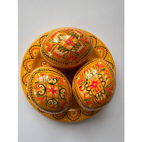 Набір декоративних дерев'яних писанок на тарілці з традиційним орнаментом (L-001  yellow-hot)