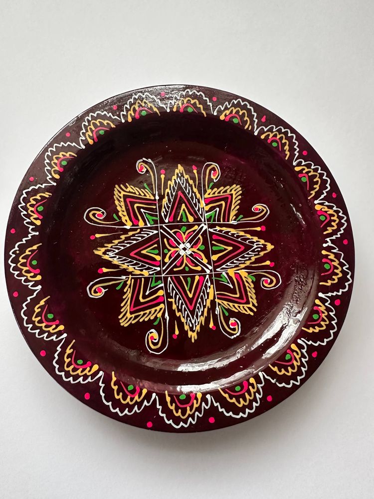 Набір декоративних дерев'яних писанок на тарілці з традиційним орнаментом (L-001  brown)