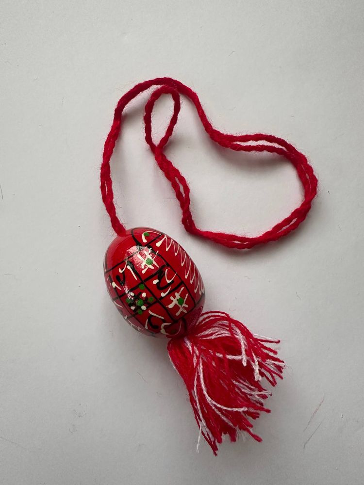 Декоративна дерев'яна писанка підвісна з китицями, 4см (L00002)