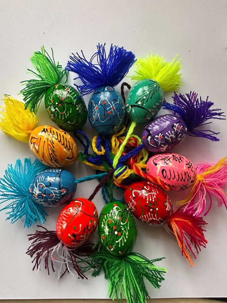 Декоративна дерев'яна писанка підвісна з китицями, 4см Різнокольоровий Unison (L00002)