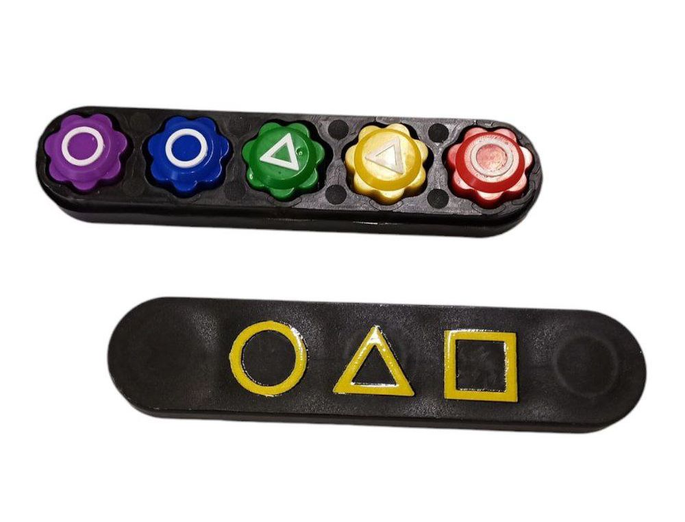 Настольная игра Гонги Игра кальмара кубики 11 х  2,5см (футляр), кубики Ø1,7см, h-1,2см (Gs-5)