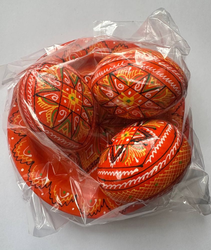 Набір декоративних дерев'яних писанок на тарілці з традиційним орнаментом Червоний Unison (L-001 orange)