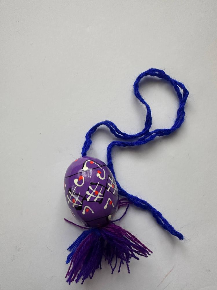 Декоративна дерев'яна писанка підвісна з китицями, 4см Різнокольоровий Unison (L00002)