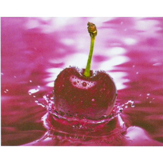 Алмазная мозаика по номерам  30*40см "Вишня падающая в воду" в рулоне (70311 GB)