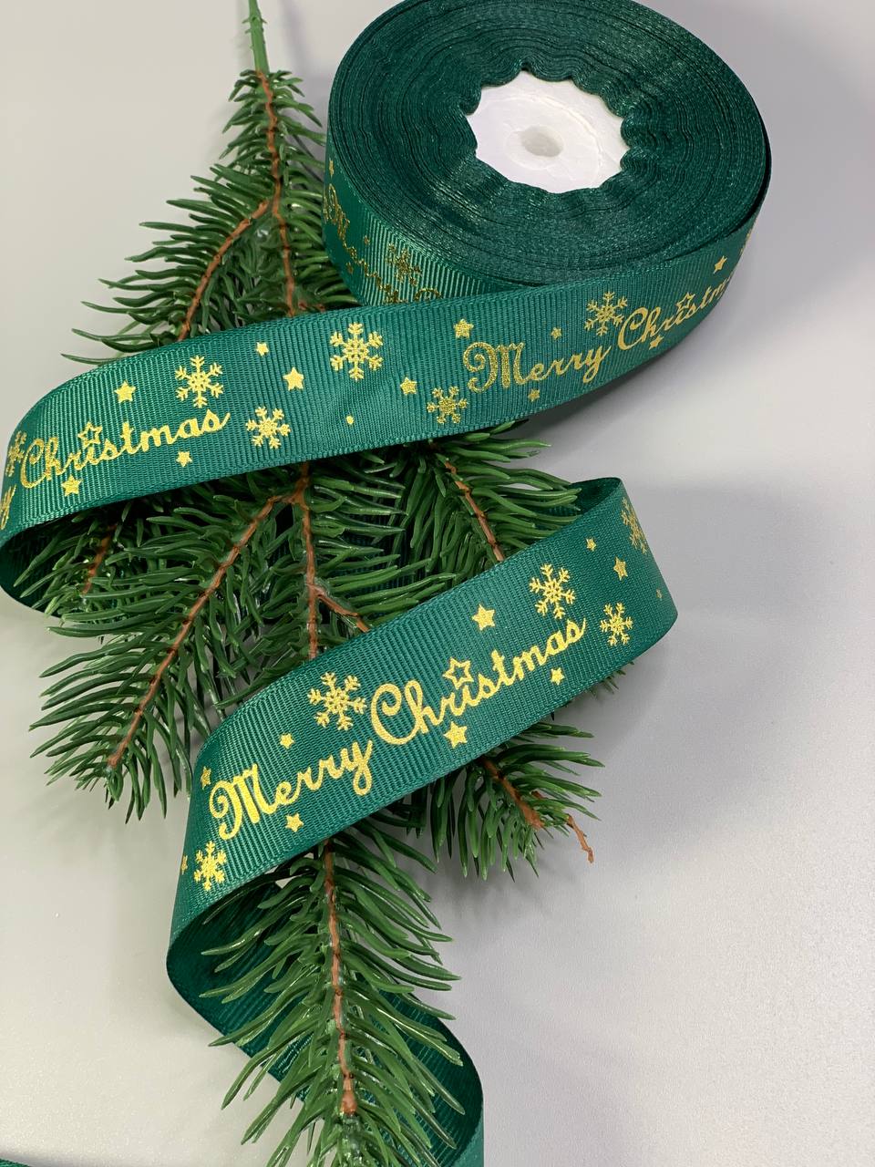 Лента репсовая новогодняя зеленая  25мм Merry Christmas, 25 ярд Зеленый Unison (D13125 green/D15525)