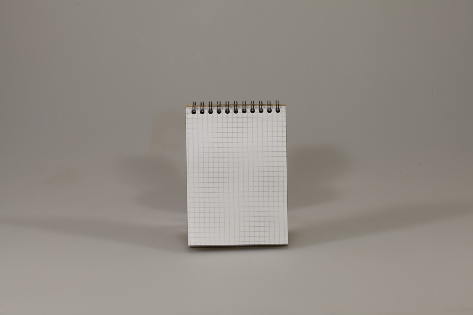 Блокнот с перфорацией 80 л А6 спираль клетка Ofort (KF6180K)