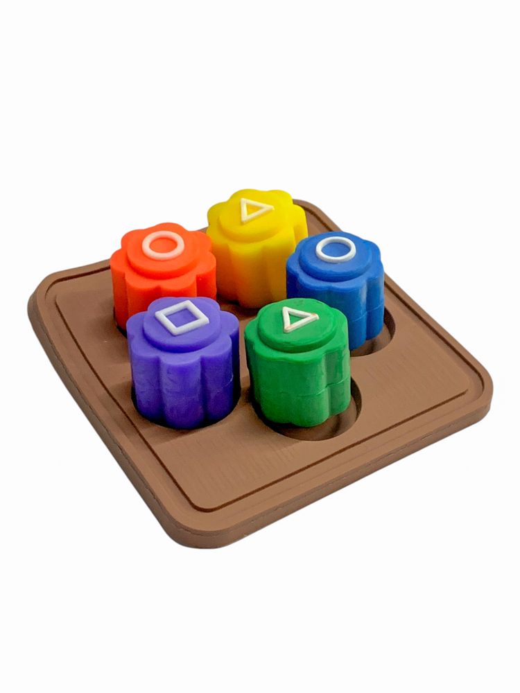 Настольная игра Гонги Игра кальмара кубики 7 х 7см(квадрат) , кубики Ø1,8см, h-2см (Gs-3)