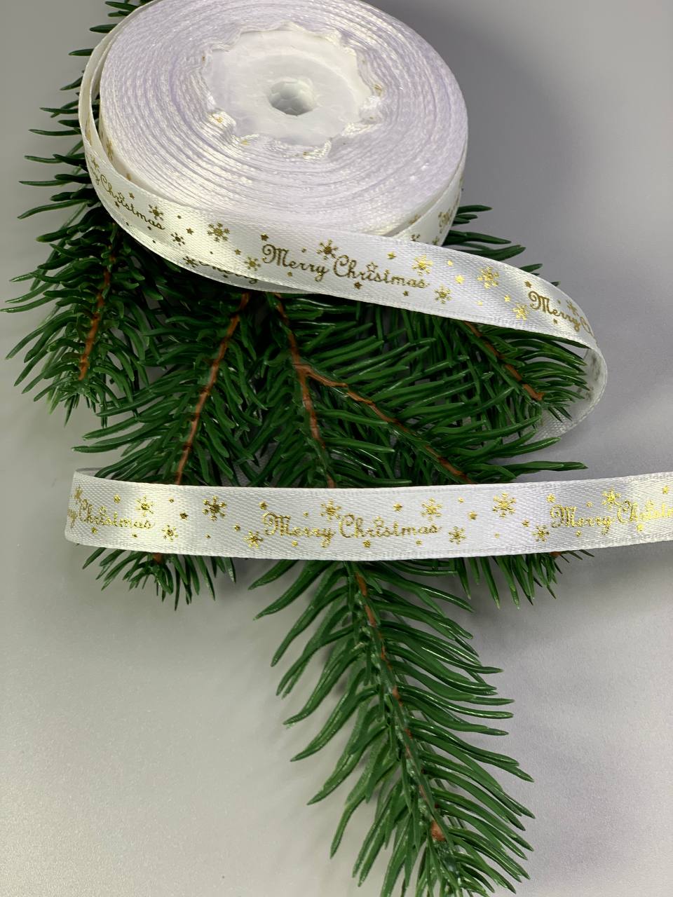 Лента атласная новогодняя Merry Christmas 12мм х 22м Белый Unison (D13212 white)