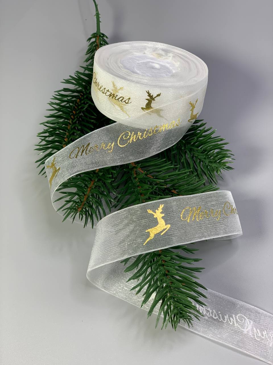 Лента с органзы новогодняя белая  25мм Merry Christmas, 25 ярд Белый Unison (D13701 white)