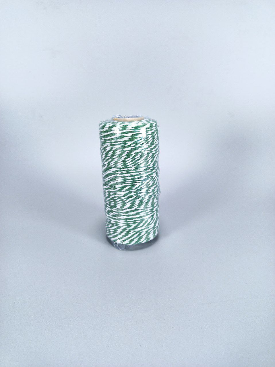 Мотузка декоративна 2мм х 100м 80г зелено-біла Зелений Unison (D06001 -green white)