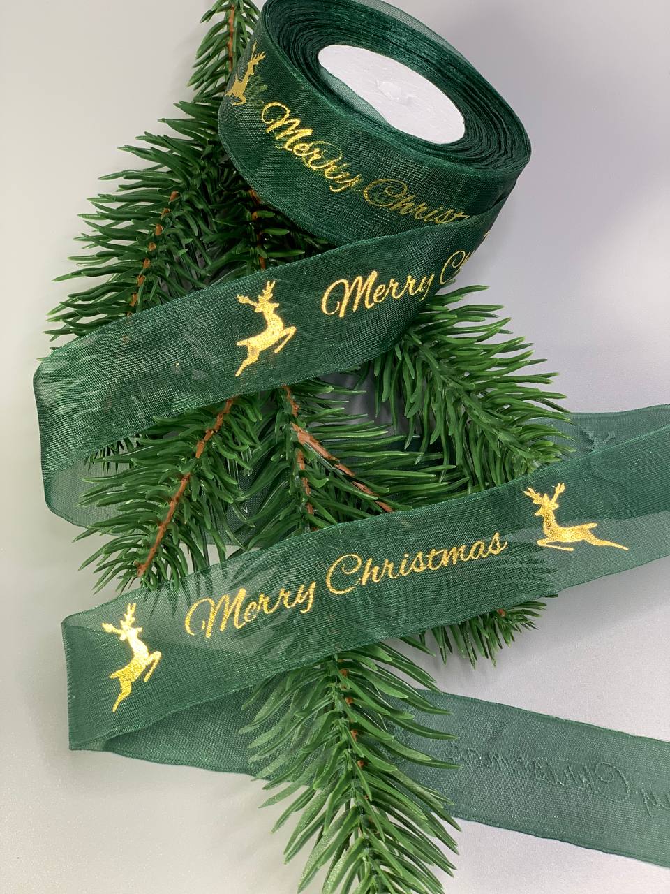 Лента с органзы новогодняя зеленая  25мм Merry Christmas, 25 ярд Зеленый Unison (D13701 green)