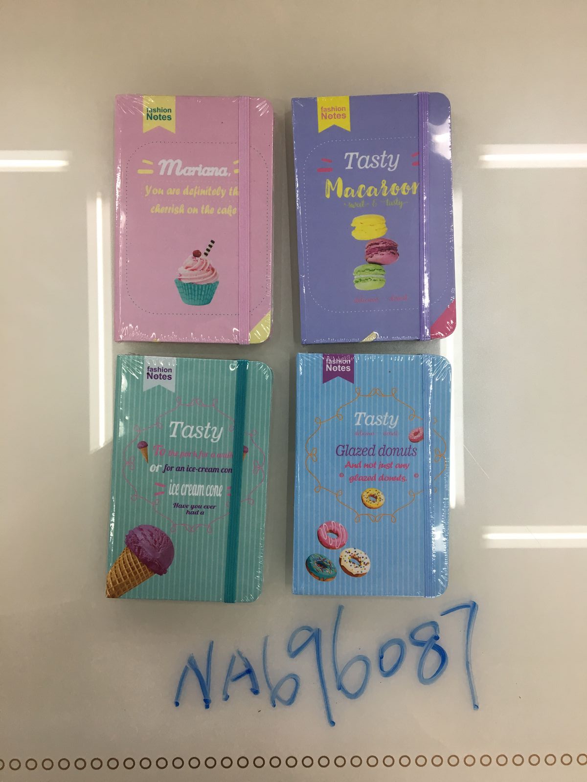 Блокнот NA696087, A6, 70g, гумова стрічка, 96 аркушів,  4 дизайни (NA696087)