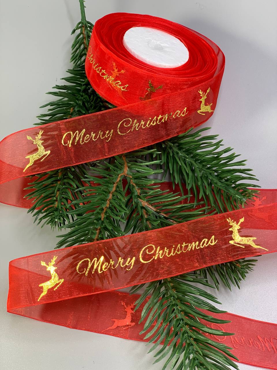 Лента с органзы новогодняя красная  25мм Merry Christmas, 25 ярд Красный Unison (D13701 red)
