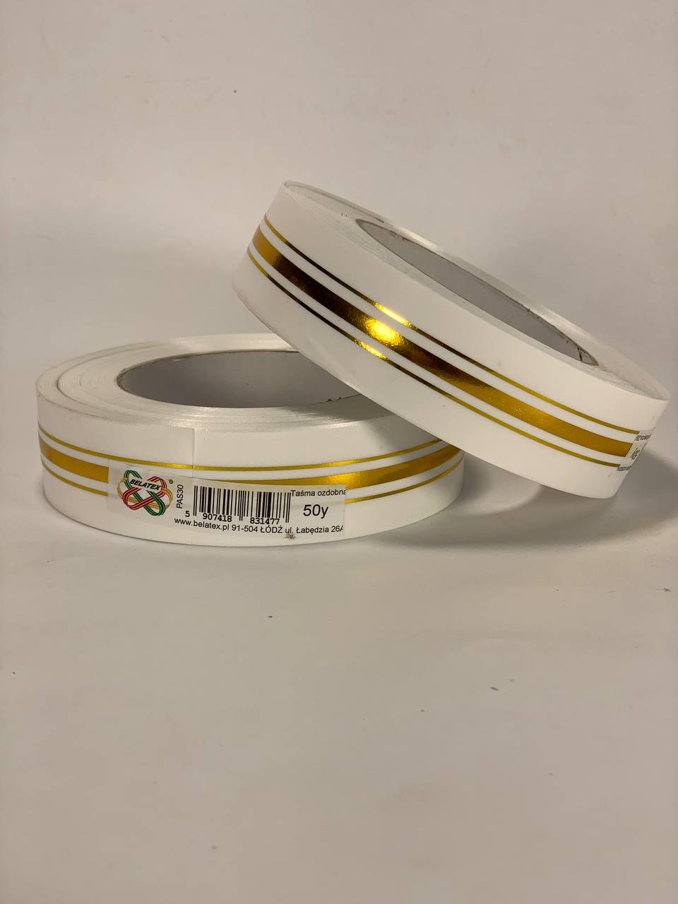 Лента пластиковая 3см, 50 ярд, белая  3 золотых полосы, BELATEX Белый Unison (PAS30 -white gold)