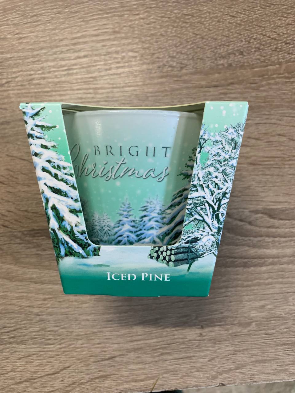 Свічка ароматична Светлое рождество Зеленый Bartek Candles (73264 Iced Pine)