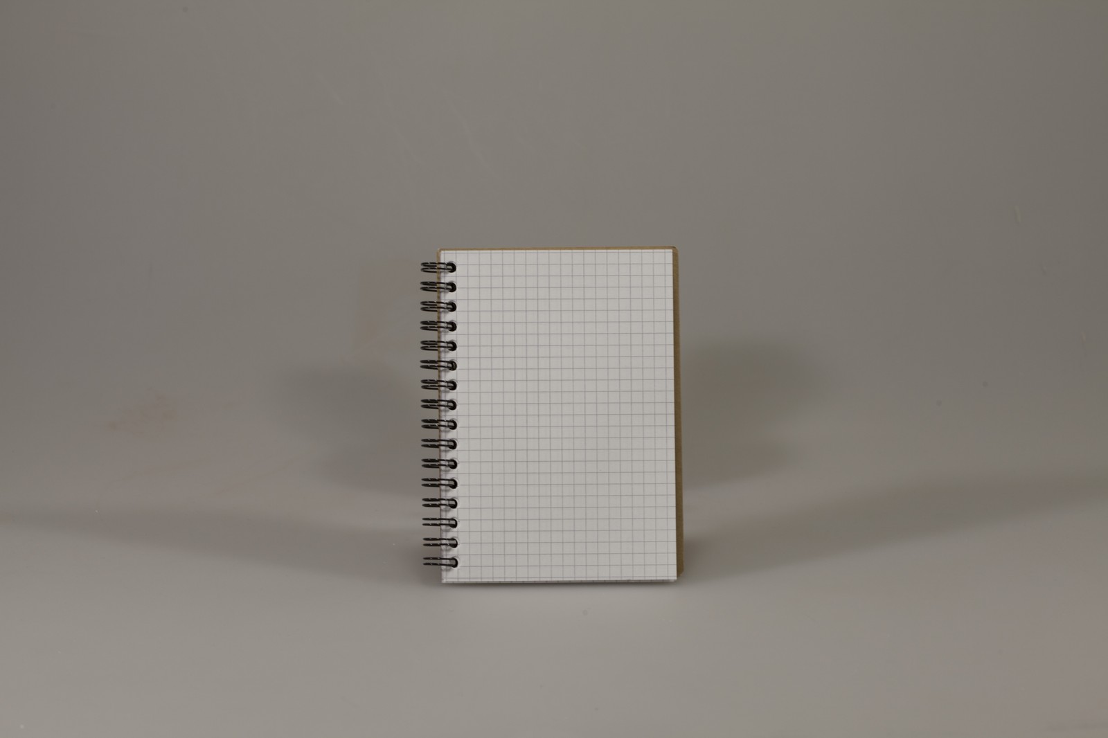 Книга записная 80 л А6 спираль клетка Ofort (KR6180K)
