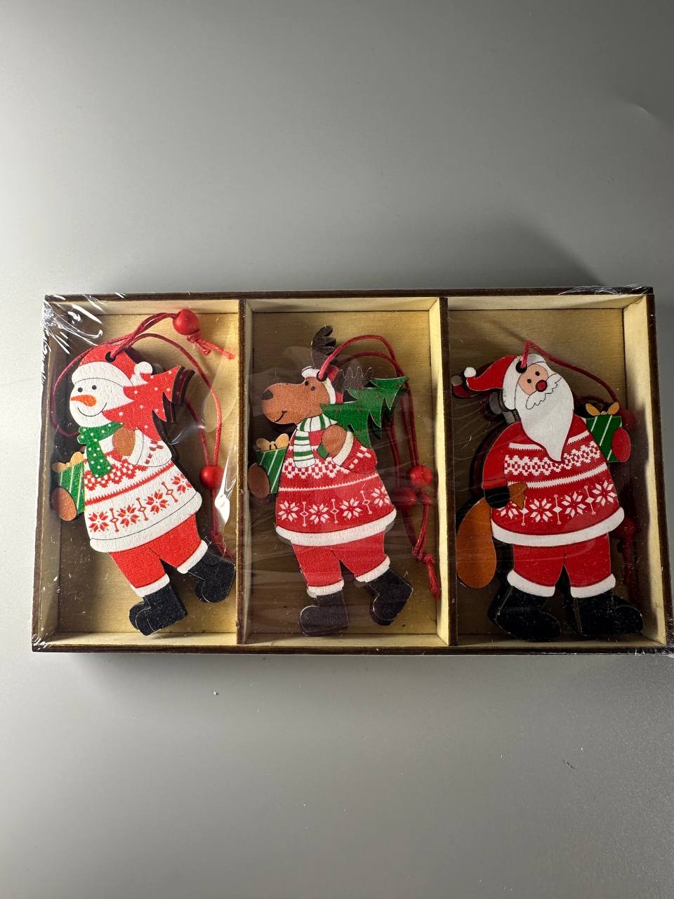 Набор подвесок новогодних деревянных "Санта Клаус, Олень, Снеговик" 8см 6шт Красный Unison (9244)